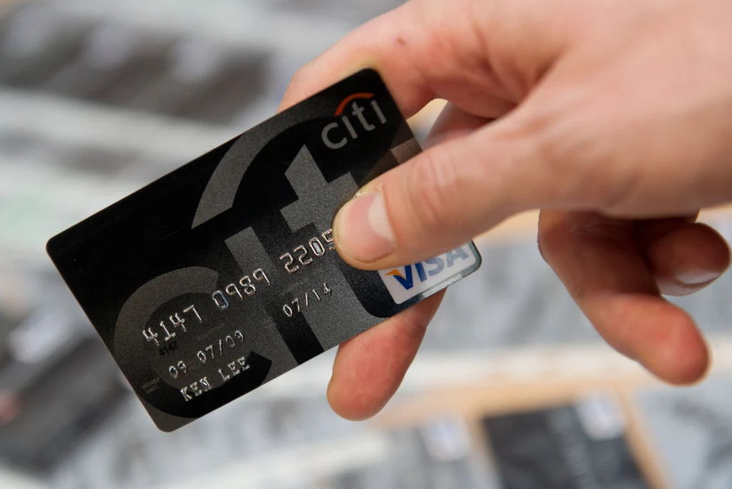 How do Frauds happen with any Credit Card Generator?